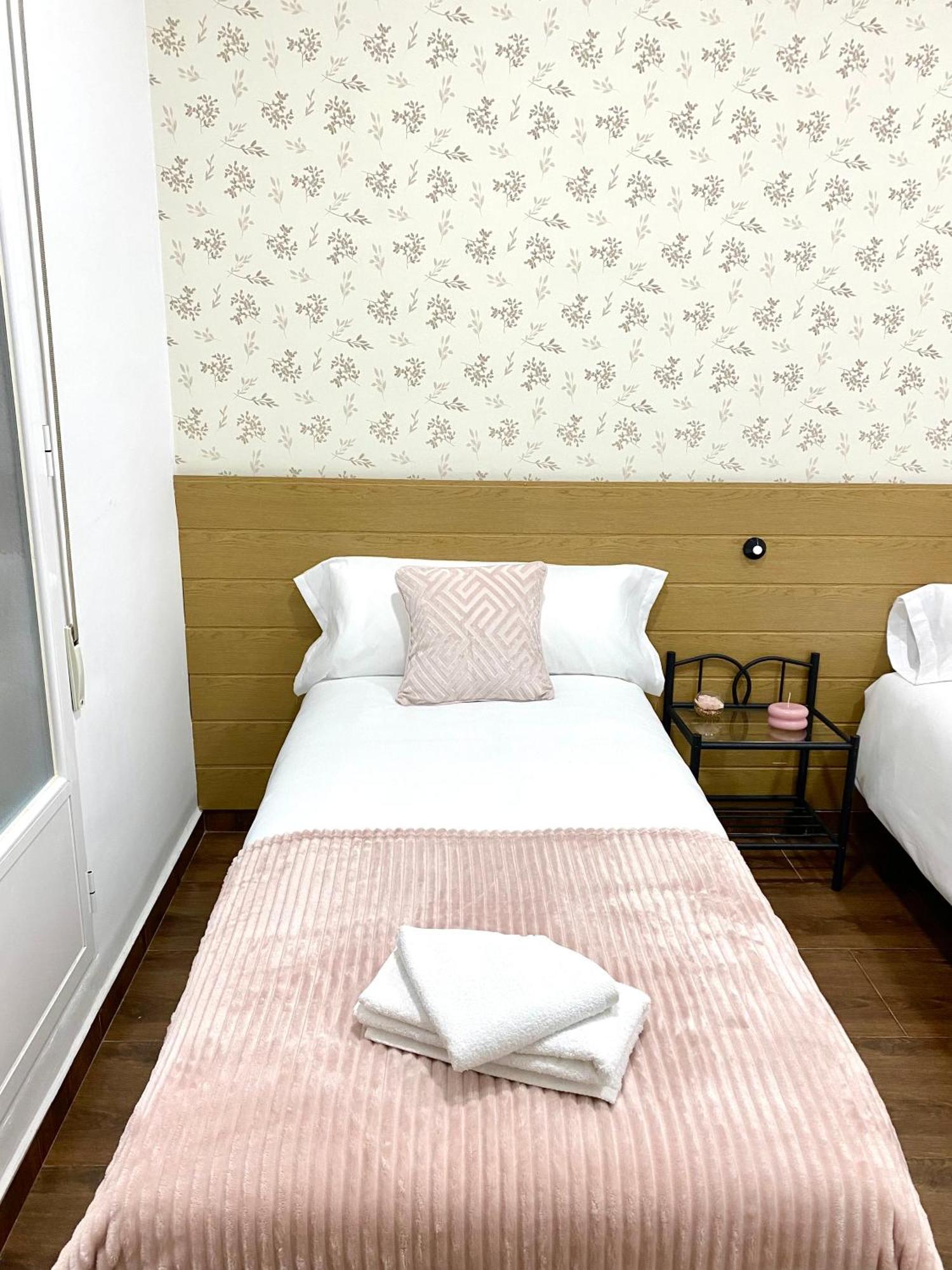 Apartamentos Fuencarral II Madrid Phòng bức ảnh